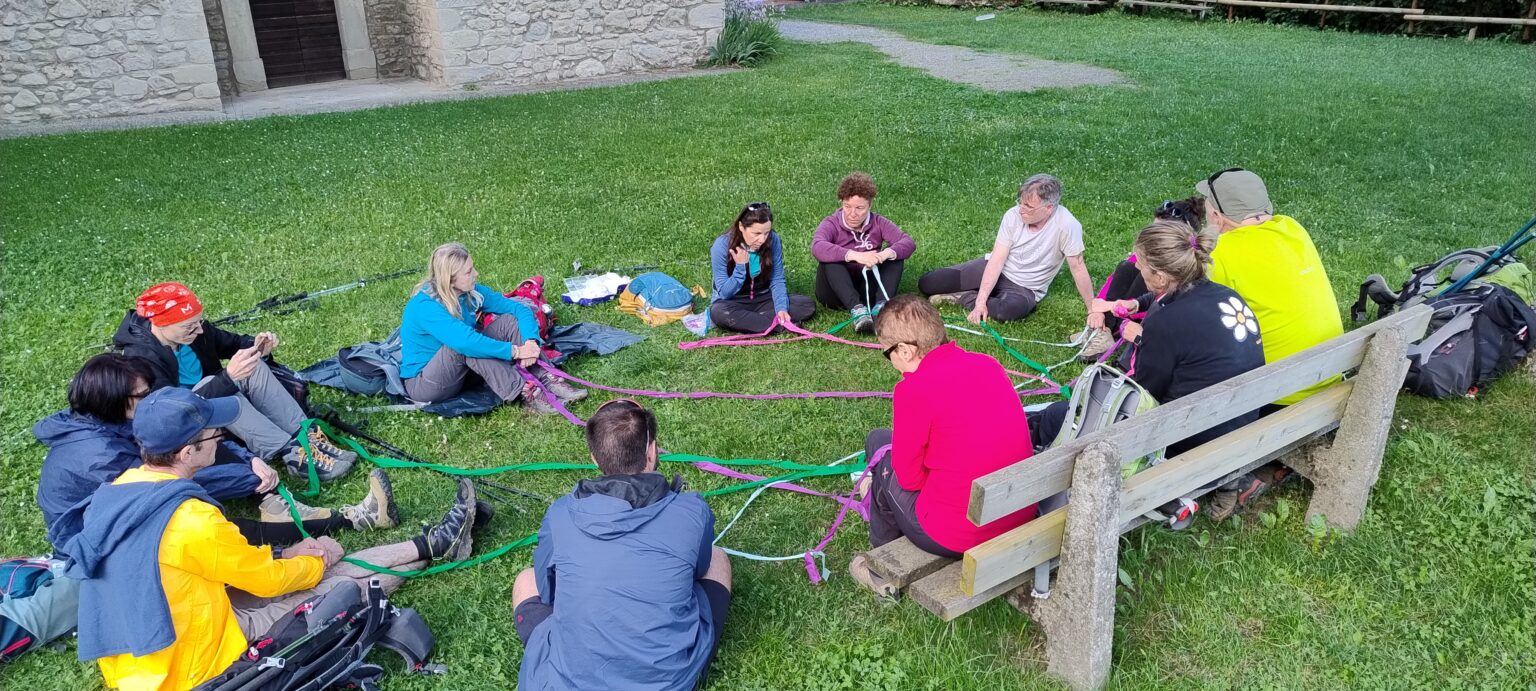 Seduti in cerchio al termine dell'escursione condividiamo il nostro sentire